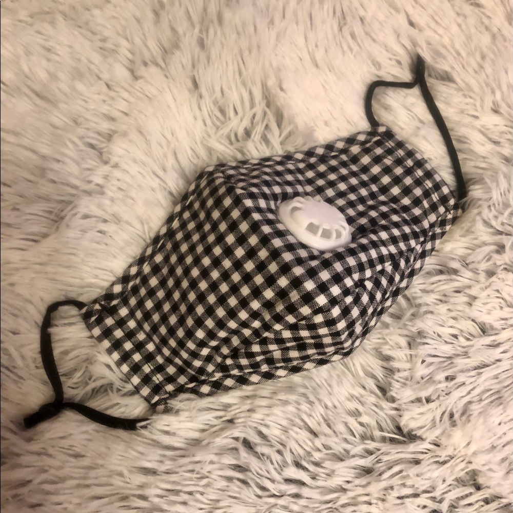 Black & White Gingham Vented Filter Mask - Picture 6 of 6